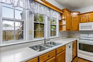 7911 Barry Ave, Hitchcock, TX 77563 - Photo 8