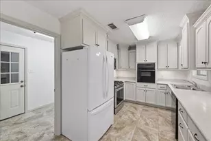 3210 Lancelot, Orange, TX 77630 - Photo 8