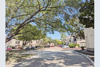 10855 Meadowglen Lane #1024, Houston, TX 77042 - Photo 14