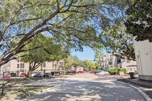 10855 Meadowglen Ln, Houston, TX 77042 - Photo 14