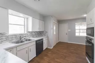 8503 Braes River Dr, Houston, TX 77074 - Photo 6