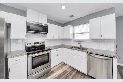 618 Maple Way #A/B, Houston, TX 77015 - Photo 4