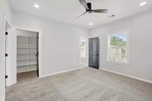 4719 Mallow St, Houston, TX 77033 - Photo 22
