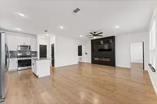 305 Paso Fino Dr, Alvin, TX 77511 - Photo 10