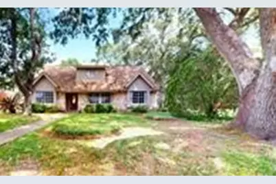 5221 Cottonwood Circle, Dickinson, TX 77539 - Photo 1