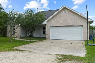 931 Broadway, Winnie, TX 77665 - Photo 2