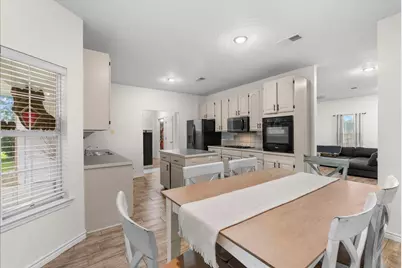 931 Broadway, Winnie, TX 77665 - Photo 8