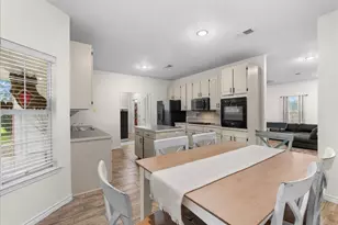 931 Broadway, Winnie, TX 77665 - Photo 8