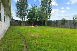 931 Broadway, Winnie, TX 77665 - Photo 32