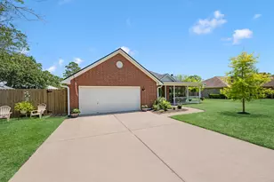606 Walnut St, Sweeny, TX 77480 - Photo 2