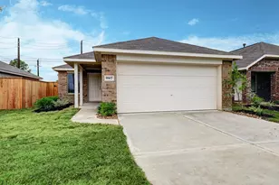 8907 Estes Lake Dr, Baytown, TX 77521 - Photo 1