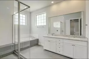 1040 W 26th St, Houston, TX 77008 - Photo 10