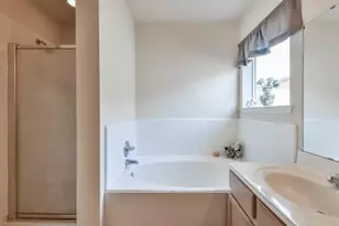 5722 W Harrow Dr, Houston, TX 77084 - Photo 2