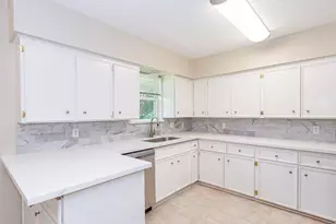 9515 Beverly Hill St, Houston, TX 77063 - Photo 16