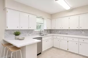 9515 Beverly Hill St, Houston, TX 77063 - Photo 14