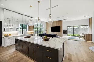 4002 Meadow Lake Ln, Houston, TX 77027 - Photo 18