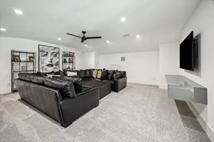 4002 Meadow Lake Ln, Houston, TX 77027 - Photo 24