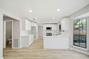 22 Cricket Hollow Pl, The Woodlands, TX 77381 - Photo 4