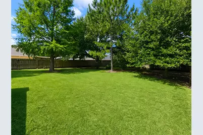 12311 Fisher Drive, Mont Belvieu, TX 77523 - Photo 32
