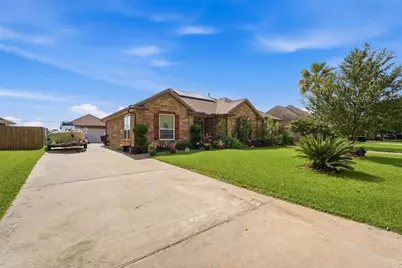 2610 18th Street N, Texas City, TX 77590 - Photo 2