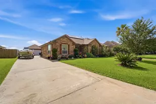 2610 18th St N, Texas City, TX 77590 - Photo 2