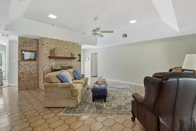 611 Forest Lake Drive, Seabrook, TX 77586 - Photo 8