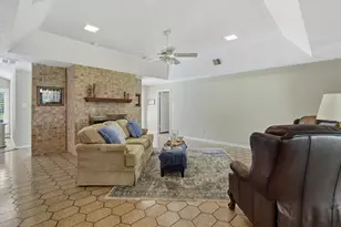 611 Forest Lake Dr, Seabrook, TX 77586 - Photo 8