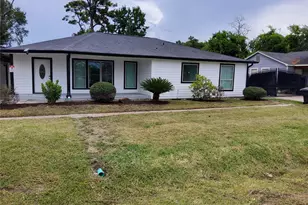 8609 Homewood Ln, Houston, TX 77028 - Photo 2