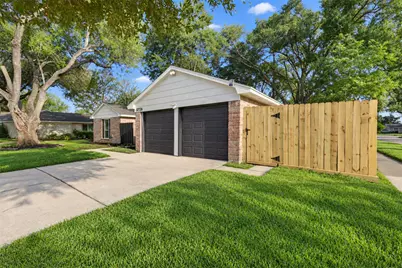 17731 Heritage Cove Court, Webster, TX 77598 - Photo 4