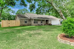 1002 S 2nd St, Ganado, TX 77962 - Photo 2