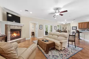 911 Oak Leaf St, La Porte, TX 77571 - Photo 8