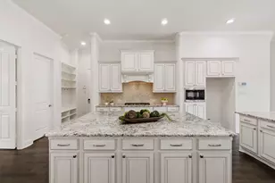 2102 Old Town Dr, Missouri City, TX 77459 - Photo 6