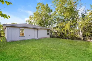 8521 Dosia St, Houston, TX 77051 - Photo 20