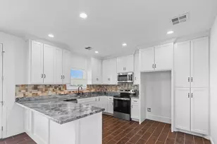 984 Crane Ln, Crystal Beach, TX 77650 - Photo 14