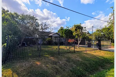 5817 Wayne Street, Houston, TX 77026 - Photo 2