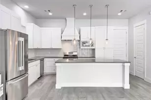 1602 Westside Gardens Ln, Houston, TX 77055 - Photo 2