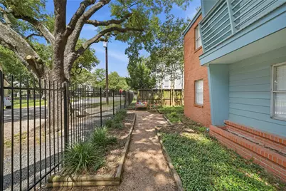 217 E 12th Street #3, Houston, TX 77008 - Photo 2