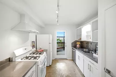 217 E 12th Street #3, Houston, TX 77008 - Photo 6