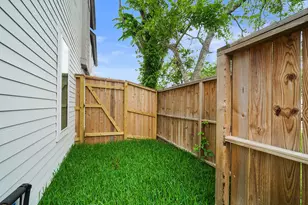 7504 Carver Rd, Houston, TX 77088 - Photo 22