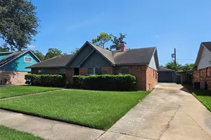 1113 E Amherst Ln, Deer Park, TX 77536 - Photo 2