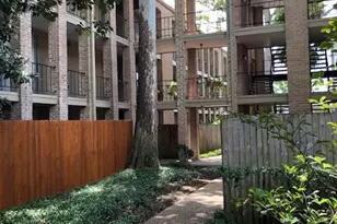4647 Wild Indigo St, Houston, TX 77027 - Photo 4