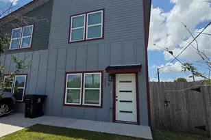 9806 Fillmore St, Houston, TX 77029 - Photo 2