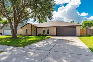 320 Creek Bend Dr, League City, TX 77573 - Photo 1