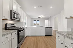 2562 Green Jasper Dr, Iowa Colony, TX 77583 - Photo 4