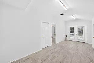 2135 Falling Oaks Rd, Houston, TX 77038 - Photo 34