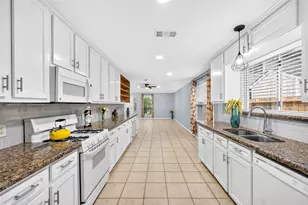 2135 Falling Oaks Rd, Houston, TX 77038 - Photo 10