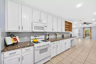 2135 Falling Oaks Rd, Houston, TX 77038 - Photo 28