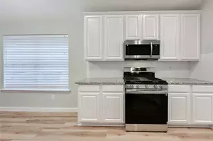 27 Auburn Path Dr, The Woodlands, TX 77382 - Photo 16