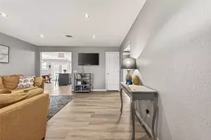 2805 Woodlawn St, Dickinson, TX 77539 - Photo 8