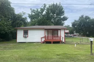 4617 3rd St, Bacliff, TX 77518 - Photo 2
